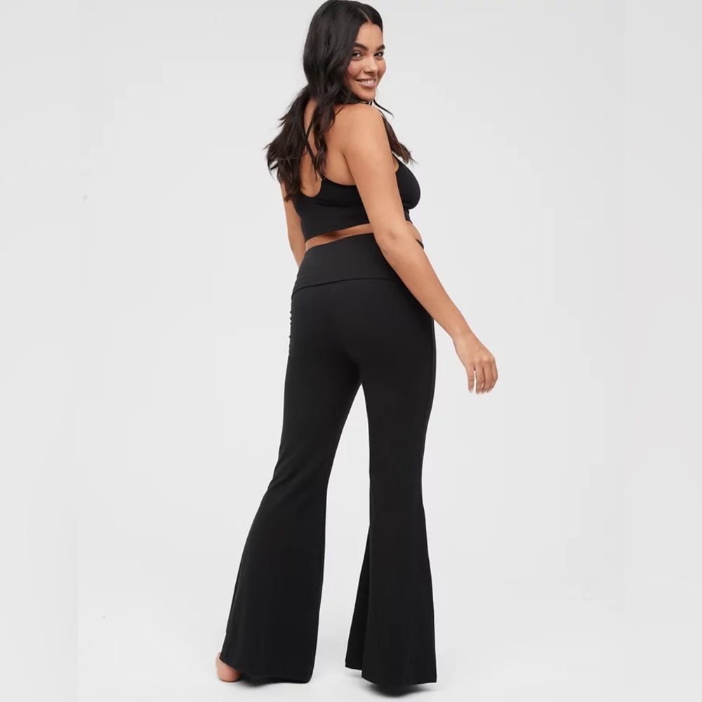 OFFLINE By Aerie Black OG Foldover High Waisted Super Flare Leggings size S EUC - Picture 2 of 11